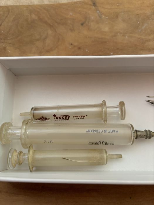 3 Seringas antigas vidro e agulhas