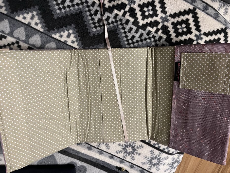 Etui, otulacz na ksiazkę. Różowa fabryka.