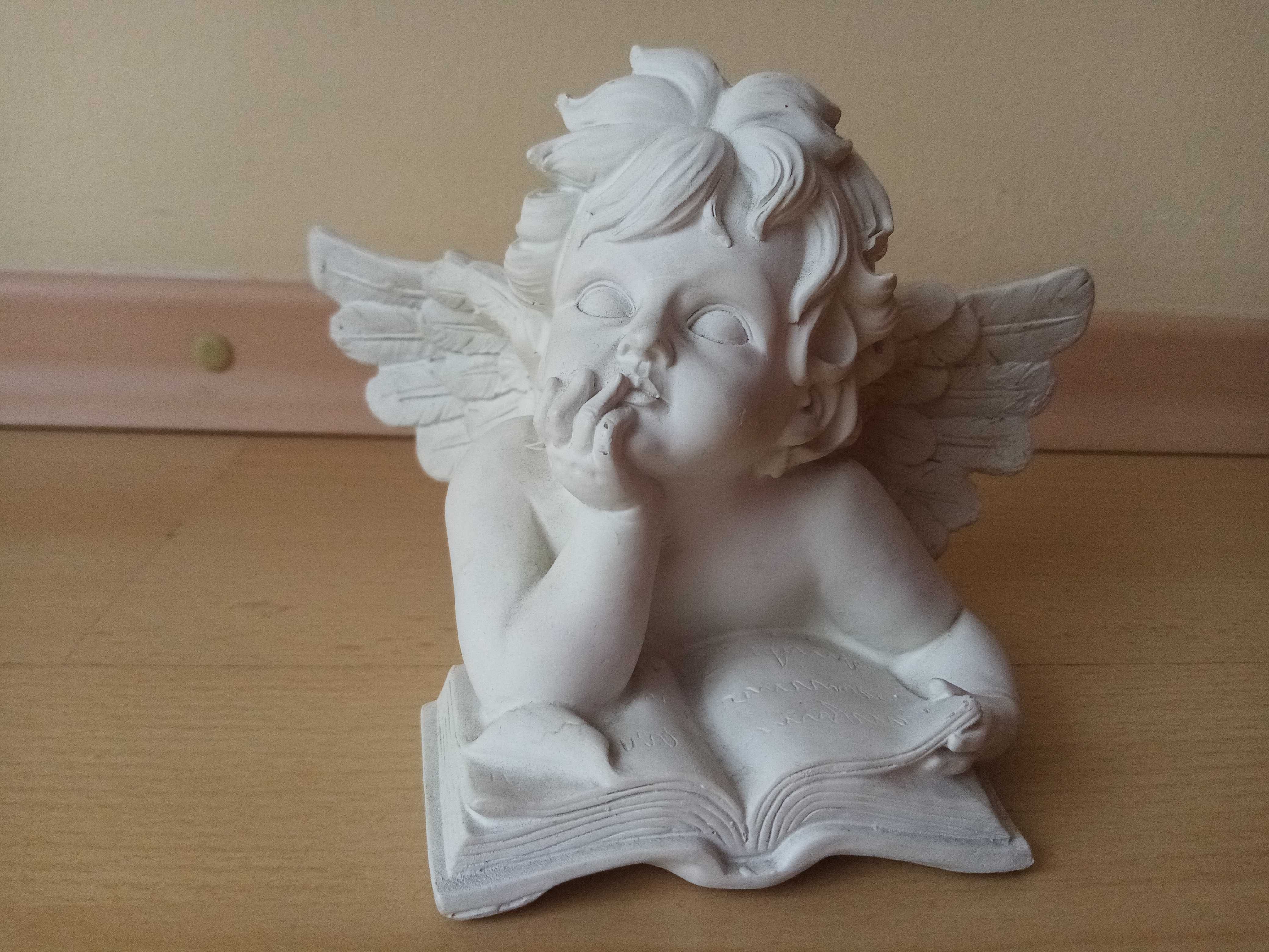 figurka aniołka gipsowa