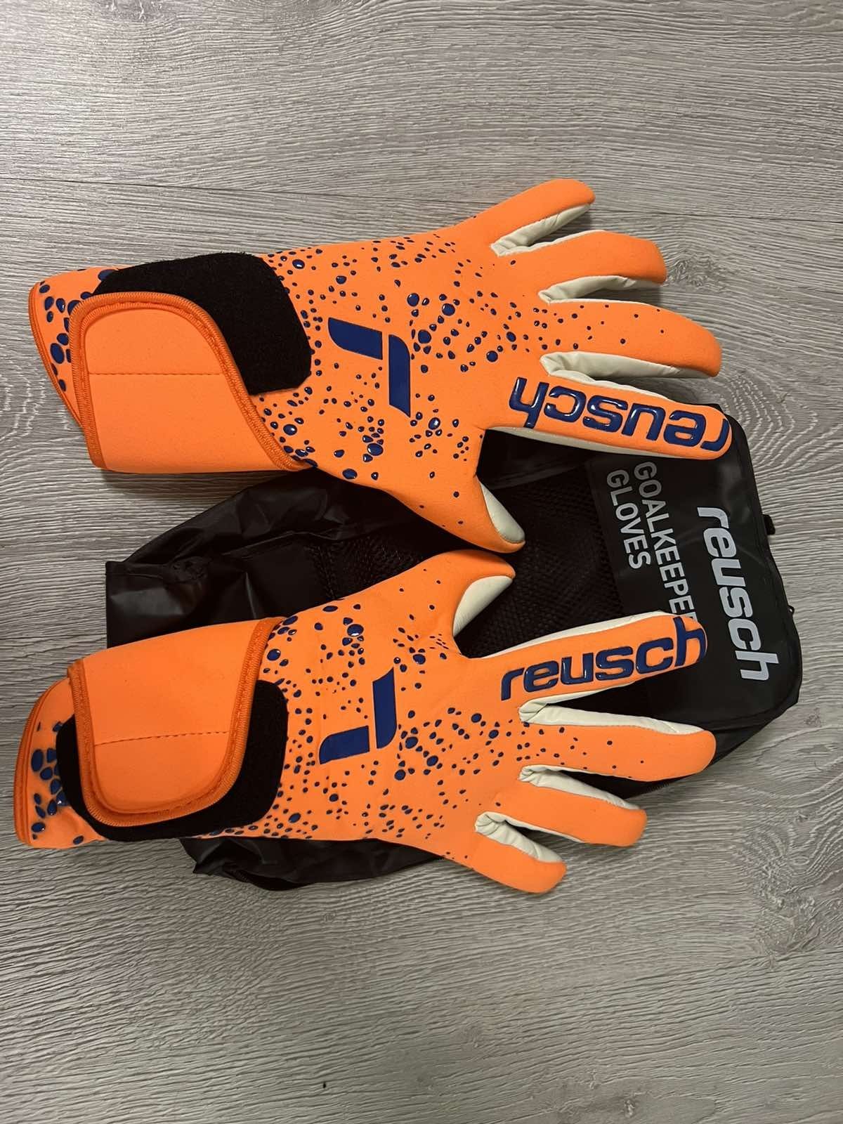 Вратарские перчатки reusch