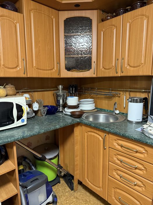 Кухня коричнева коліру