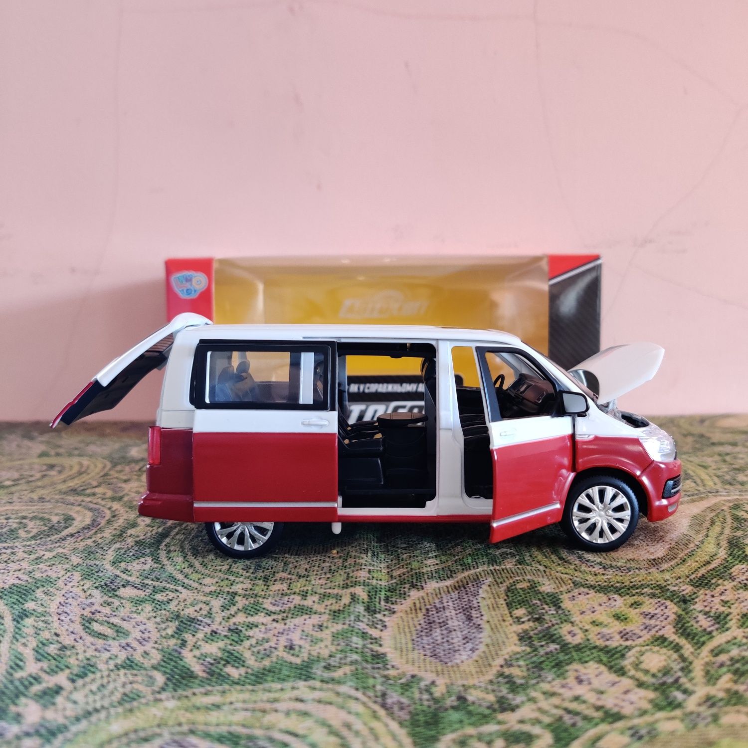 1:32 Volkswagen T6 Multivan Bully Transporter Caravelle