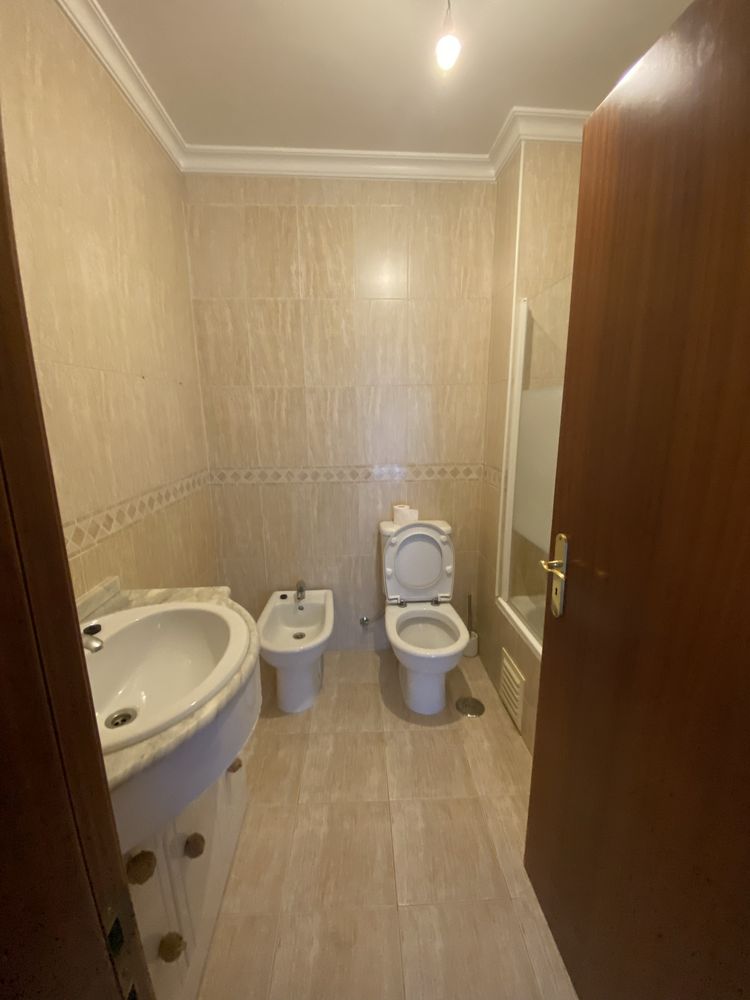 Arrendamento anual T1 com piscina