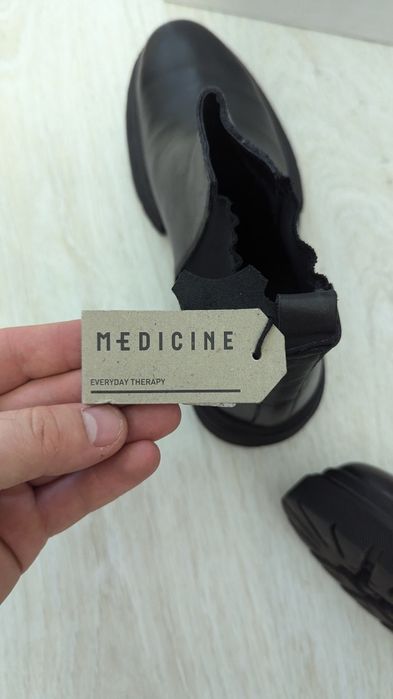 Унісекс шкіряні туфлі Medicine 42 розмір