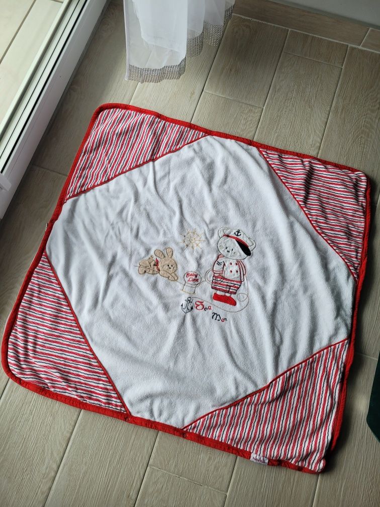 Czerwono biały kocyk mata dla dziecka dziecięcy na zamek Baby Line