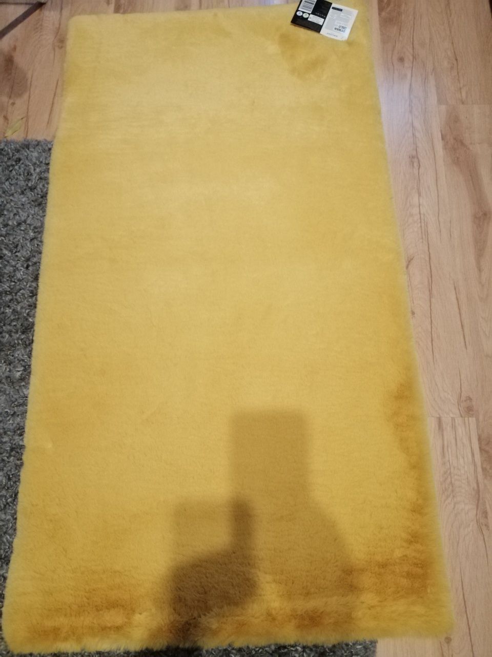 Żółty dywanik mięciutki i puszysty60 /115