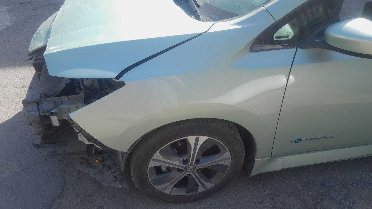 Крила передні праві та ліві на Nissan Leaf 2010-2024