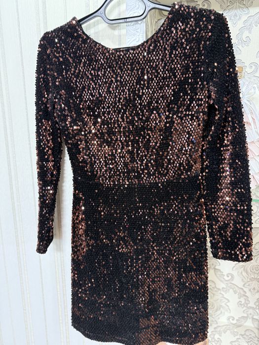 Продаю сукню. Майже нова, декілька разів надягала!