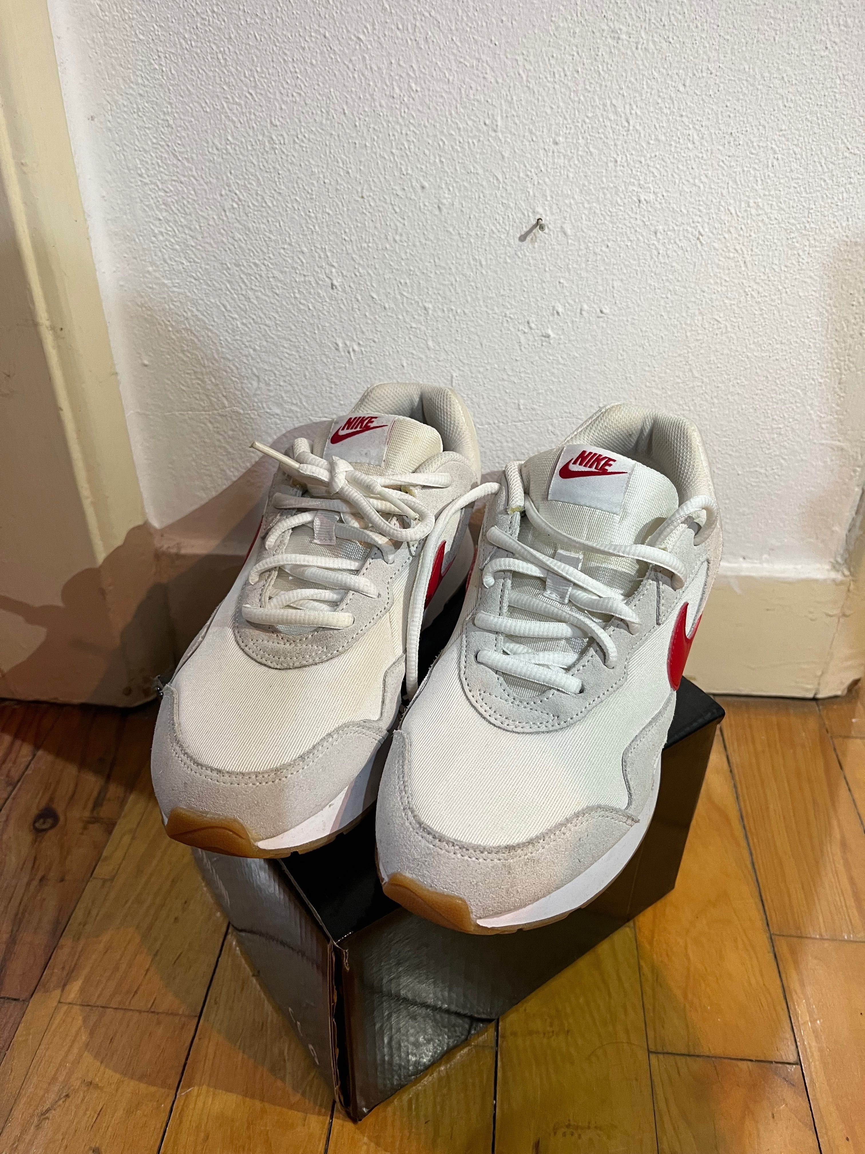 Nike Nr 40.5 60€