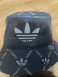 Сіра панама adidas