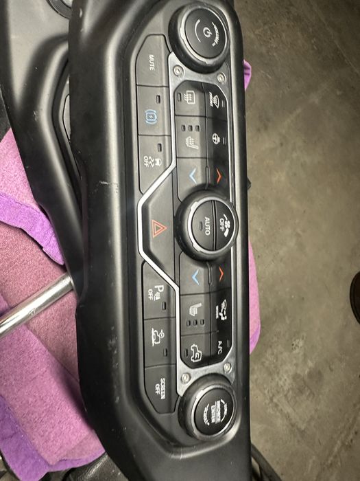 Panel klimatyzacji jeep jl 4xe