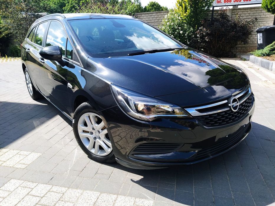 Opel Astra K model Mały przebieg super stan 2016 r