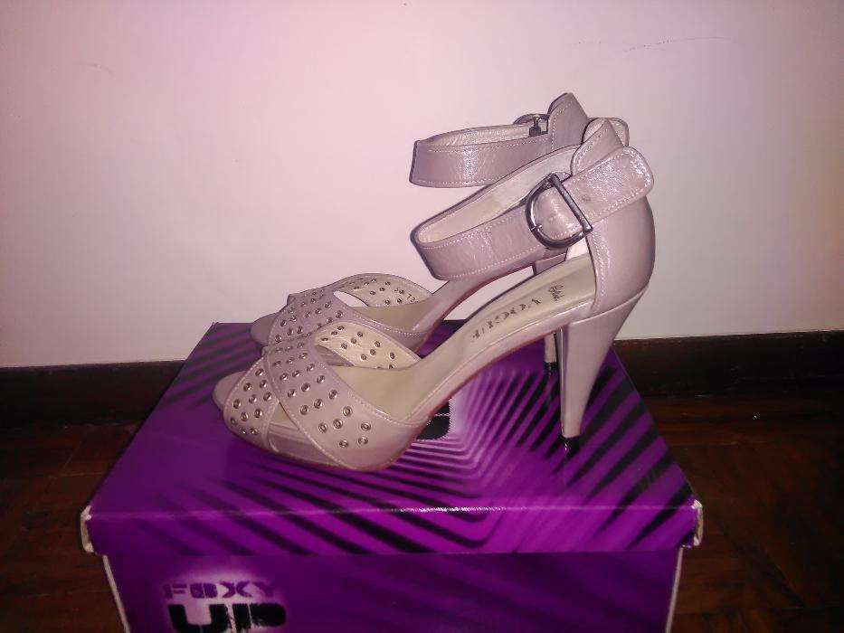 Sandálias bege, n.º 39