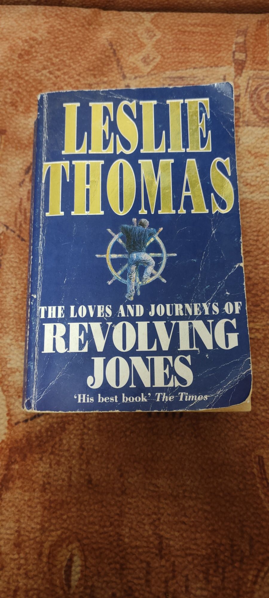 Книга на английском языке жизнь и приключения Джонса. Если Томас.