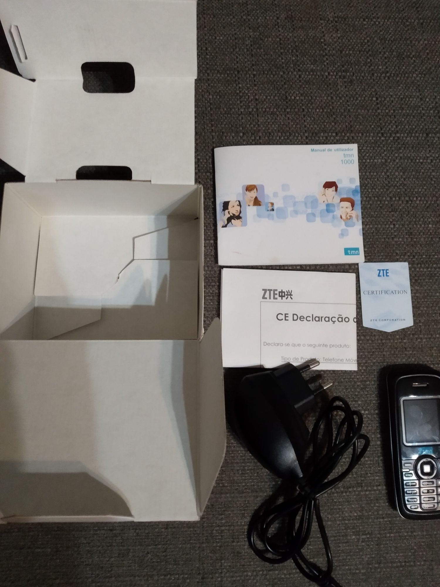 Telemóvel da ZTE A211