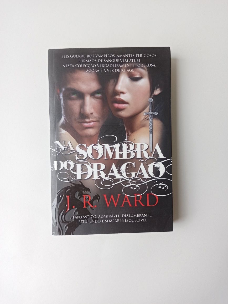 Na Sombra do Dragão, J. R. Ward