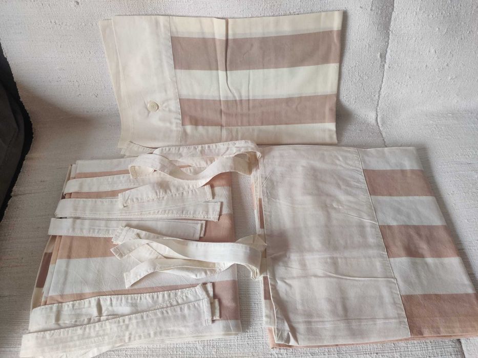 Cortinas e almofada