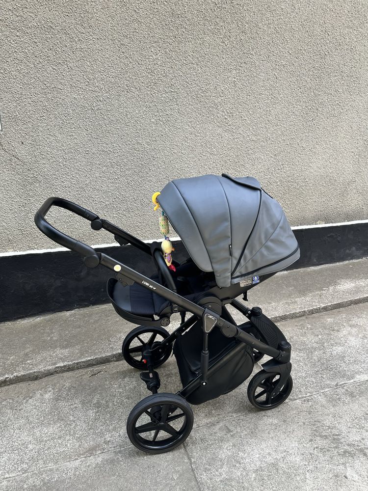Продам коляску Adamex
