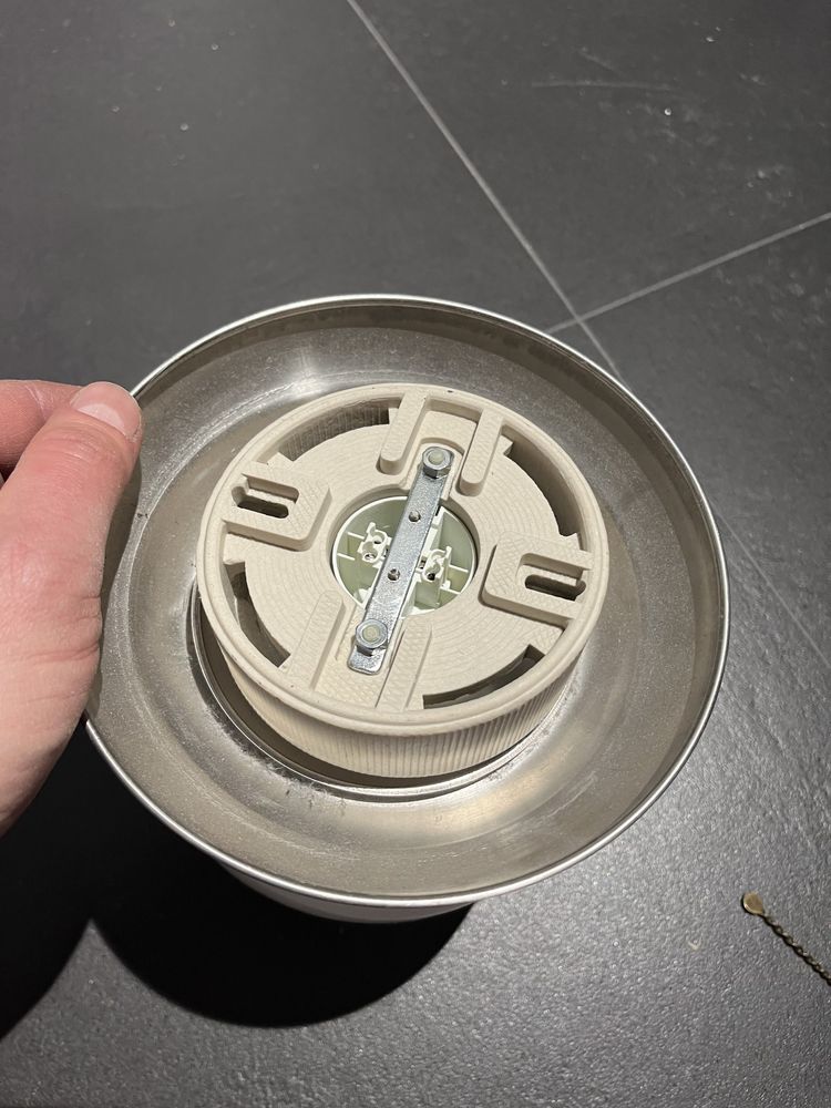 Lampa sufitowa do piwnicy 2 szt. + 1 klosz i osłona