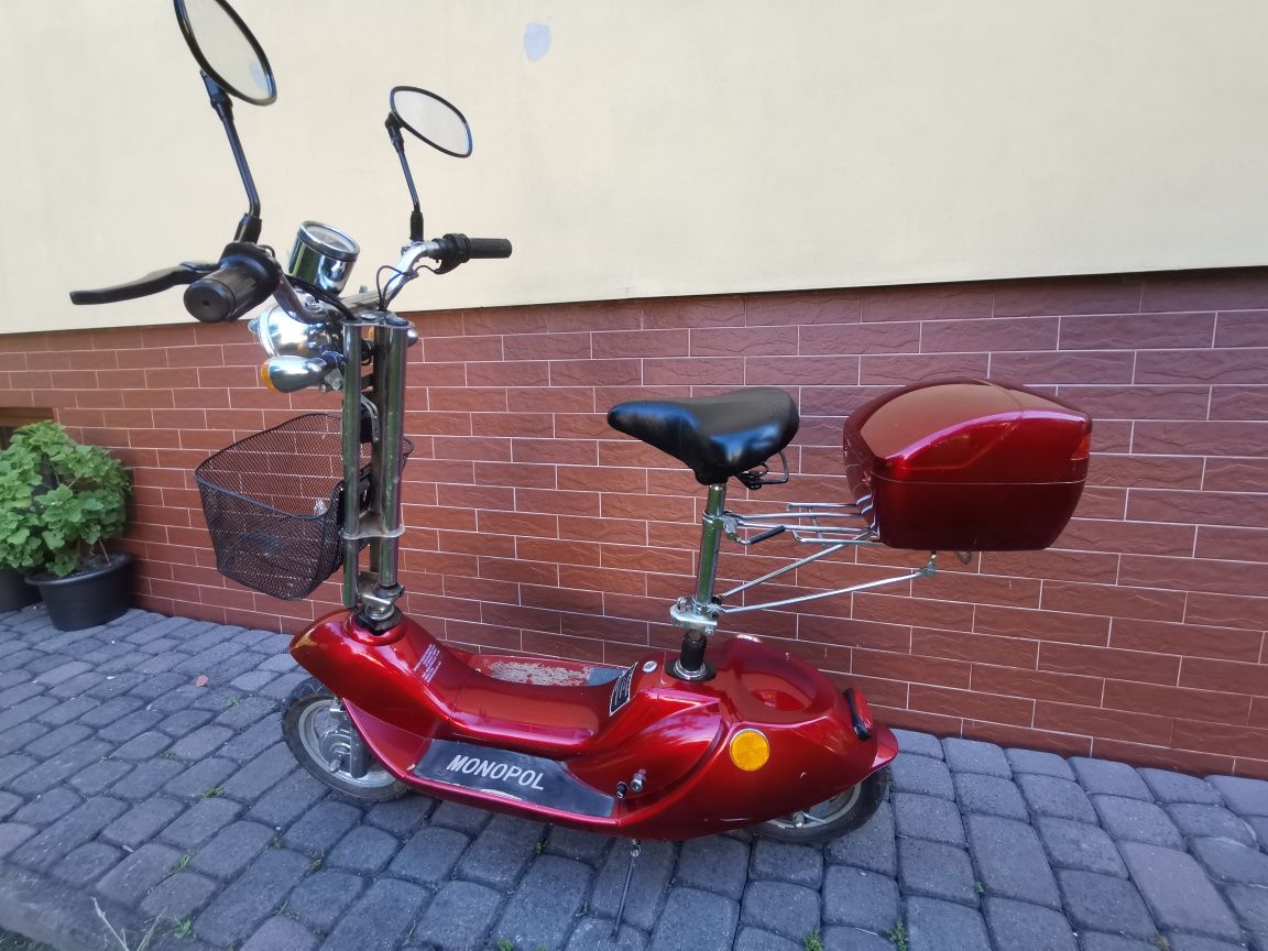 2 Skutery elektryczne, hulajnogi z krzesełkiem