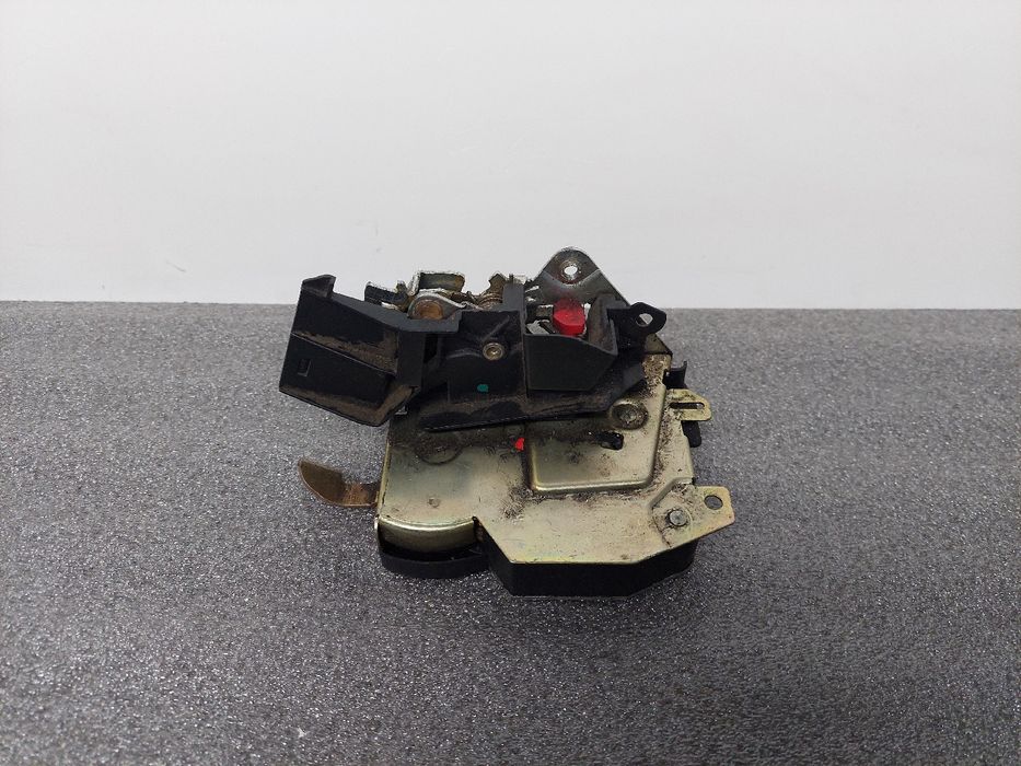 Fechadura / fecho porta trás esquerdo BMW 3 (E36)