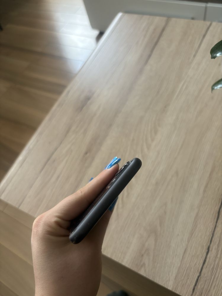 Iphone 11 bez gwarancji w bardzi dobrym stanie