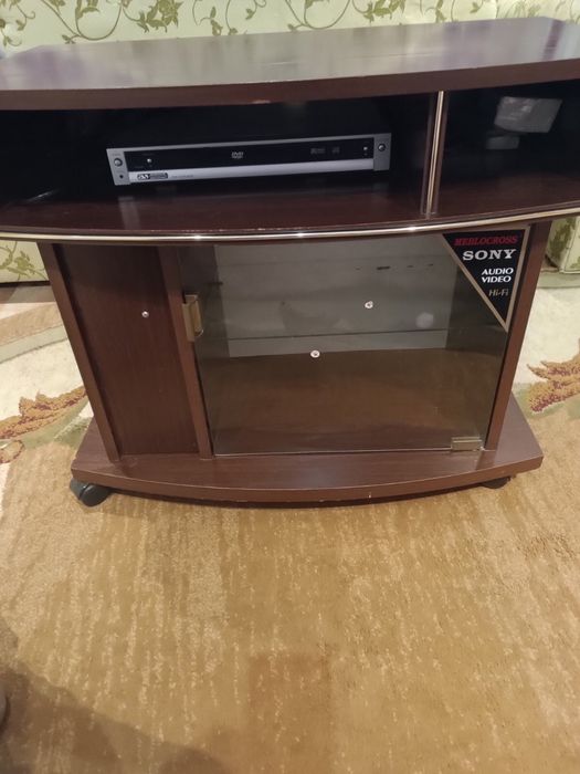 Тумбочка під телевізор