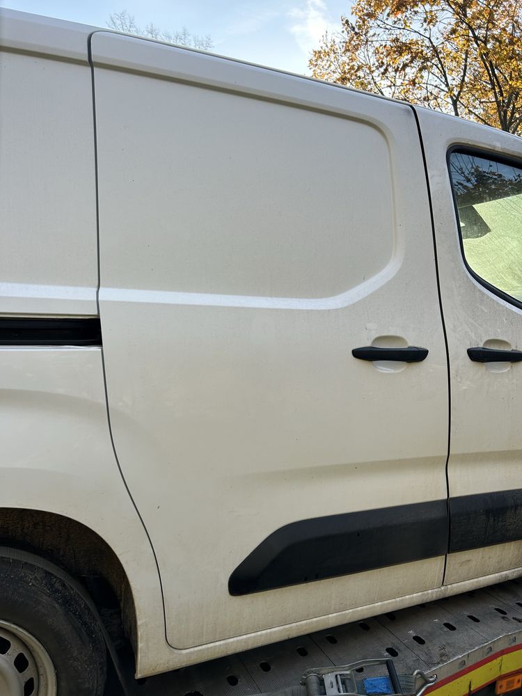 Peugeot Partner IV Berlingo Drzwi Tyl Lewe Prawe lampa Przesuwne 20 R