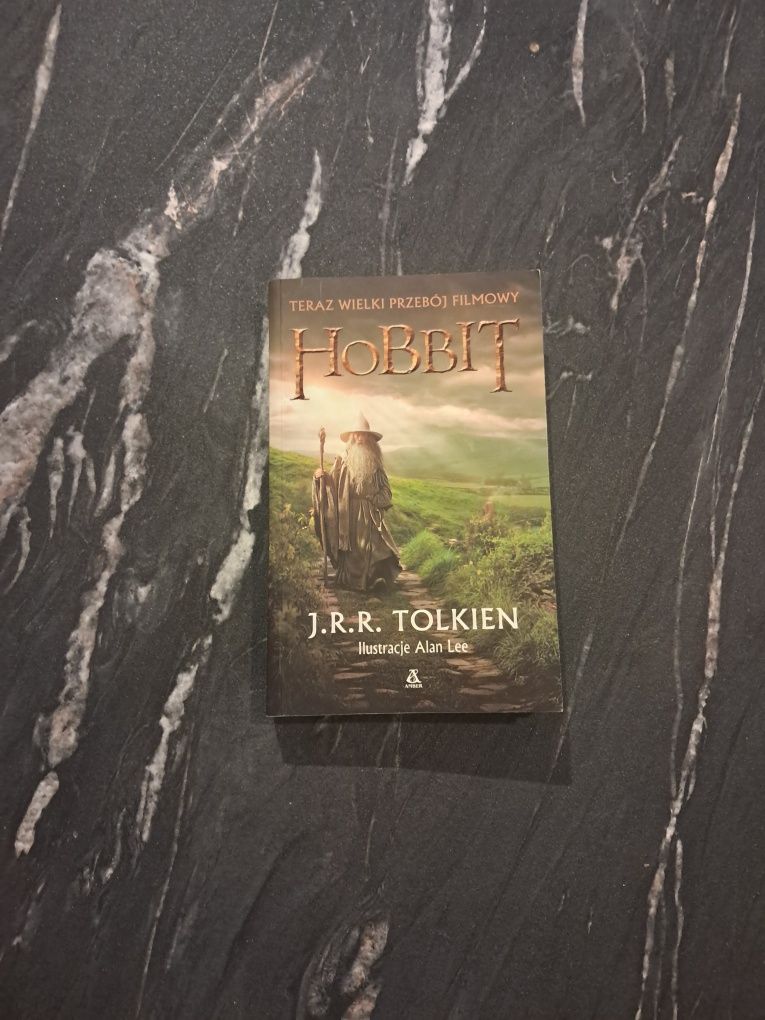 Książka Hobbit J.R.R. Tolkien ilustracje Alana Lee