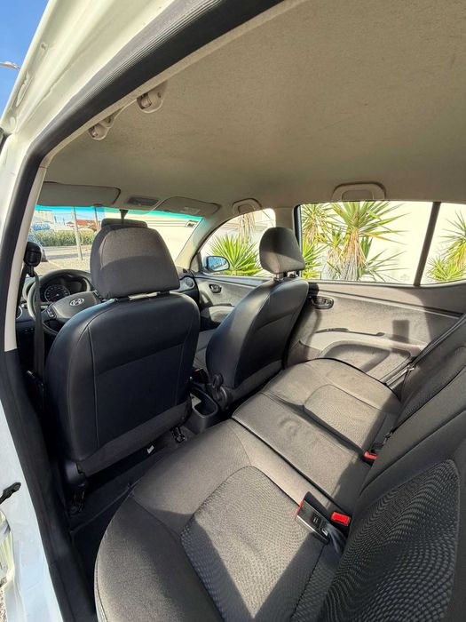 Vendo yunday i10. Um dono. Sempre em garagem.