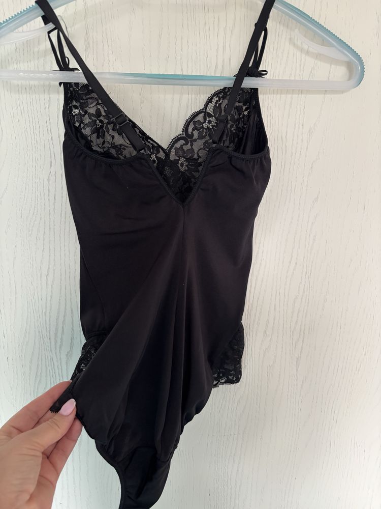 Czarne body bielizna modelujaca koronka wyszczuplajace