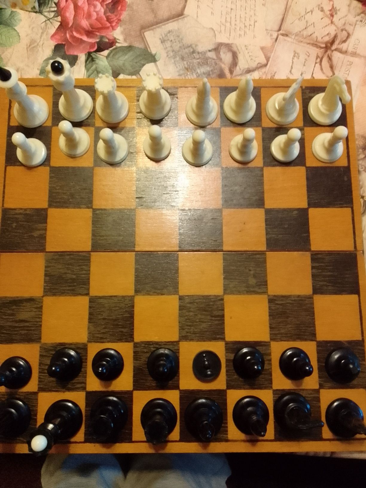 Шахматна дошка з фігурами