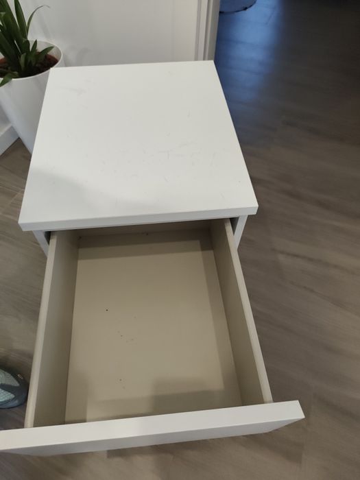Mesa de cabeceira IKEA