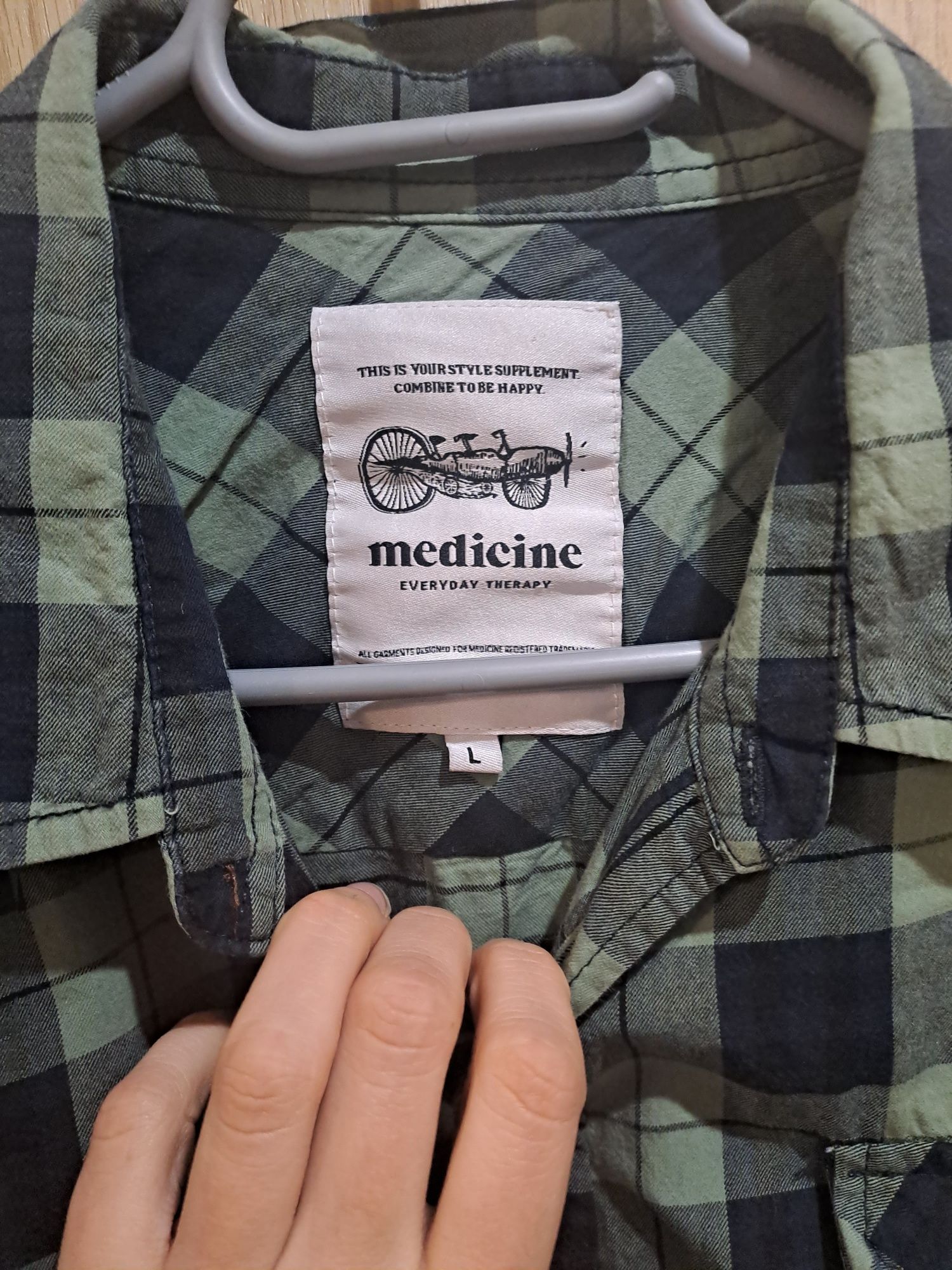 (70) Koszula męska r.L  Medicine