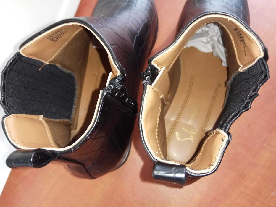 Botins pretos padrão crocodilo