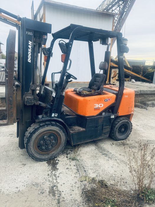 Вилковий навантажувач Doosan D30S  вилочный погрузчик