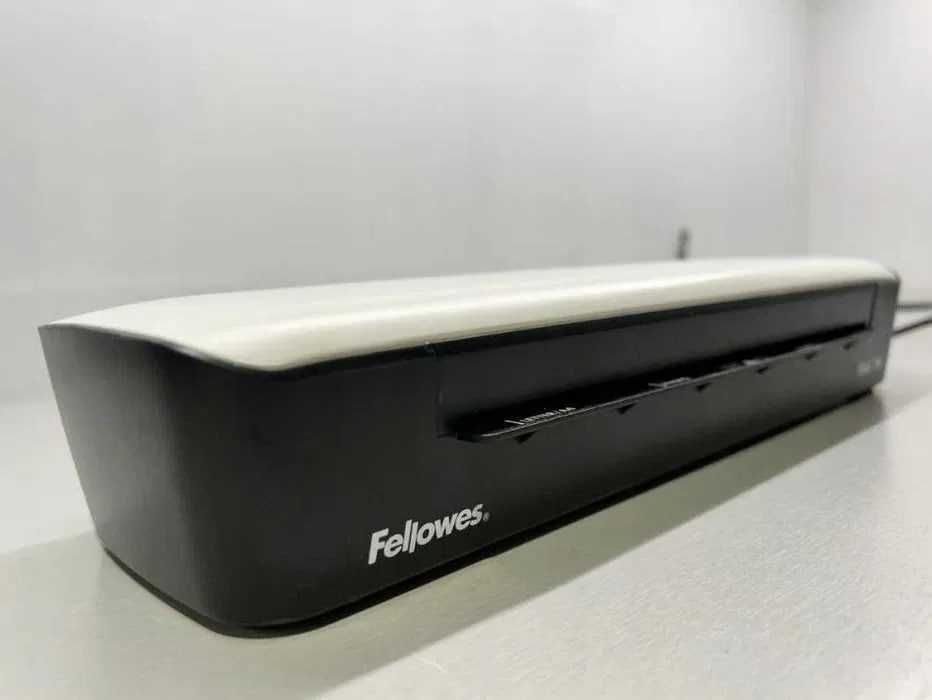 Laminator Fellowes na gorąco
