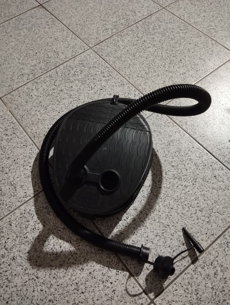 Bomba de pé campismo
