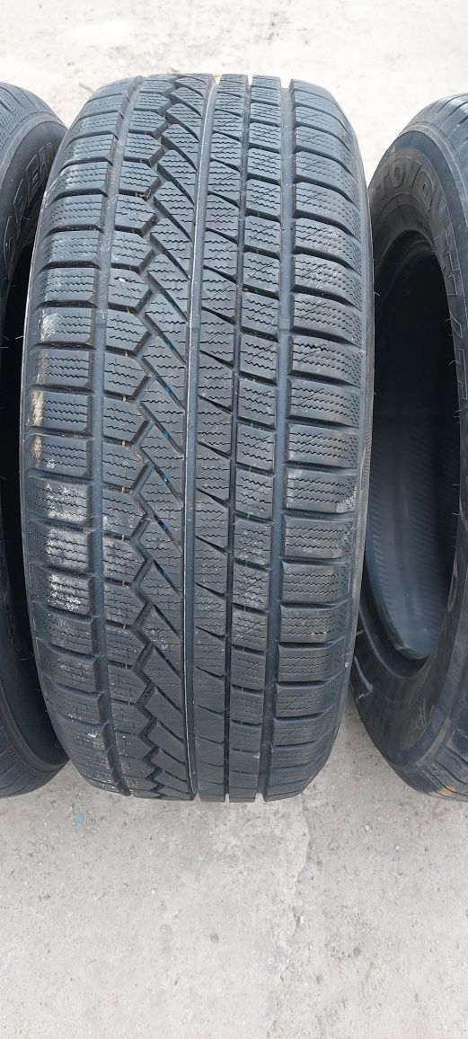 Opony zimowe firmy TOYO 4 sztuki, rozmiar 255/60 r 18,stan bardzo dobr