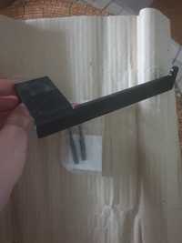 Metalowy czarny uchwyt na papier toaletowy