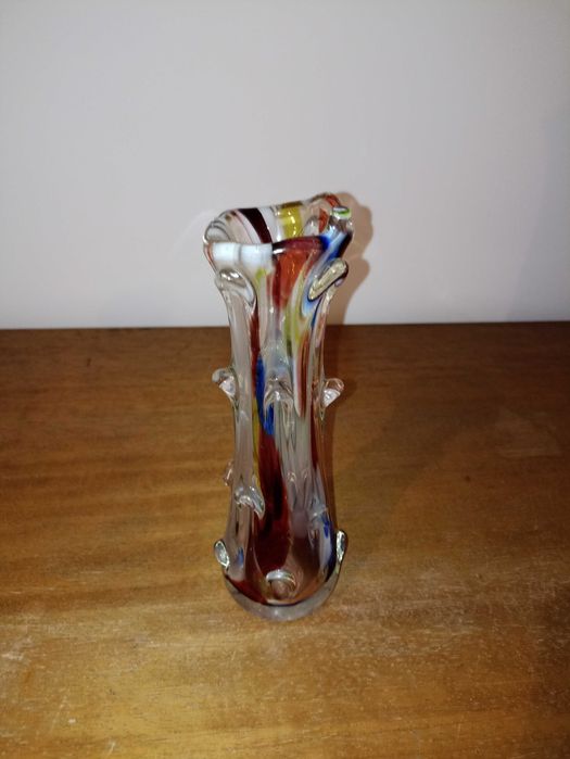 Sprzedam wazon, szkło kolorowe wys. 22 cm. Cena 80 zł.