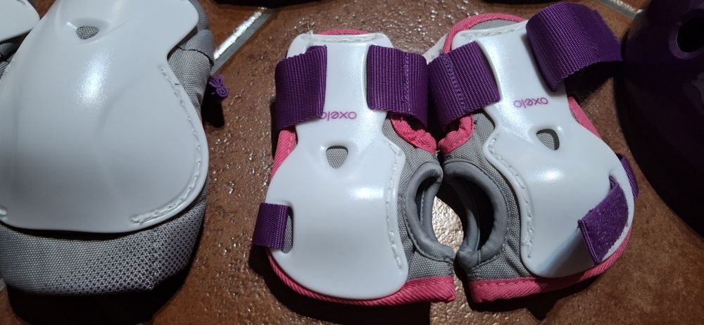 Conjunto patins em linha com proteções