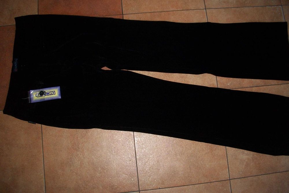 Spodnie damskie nowe