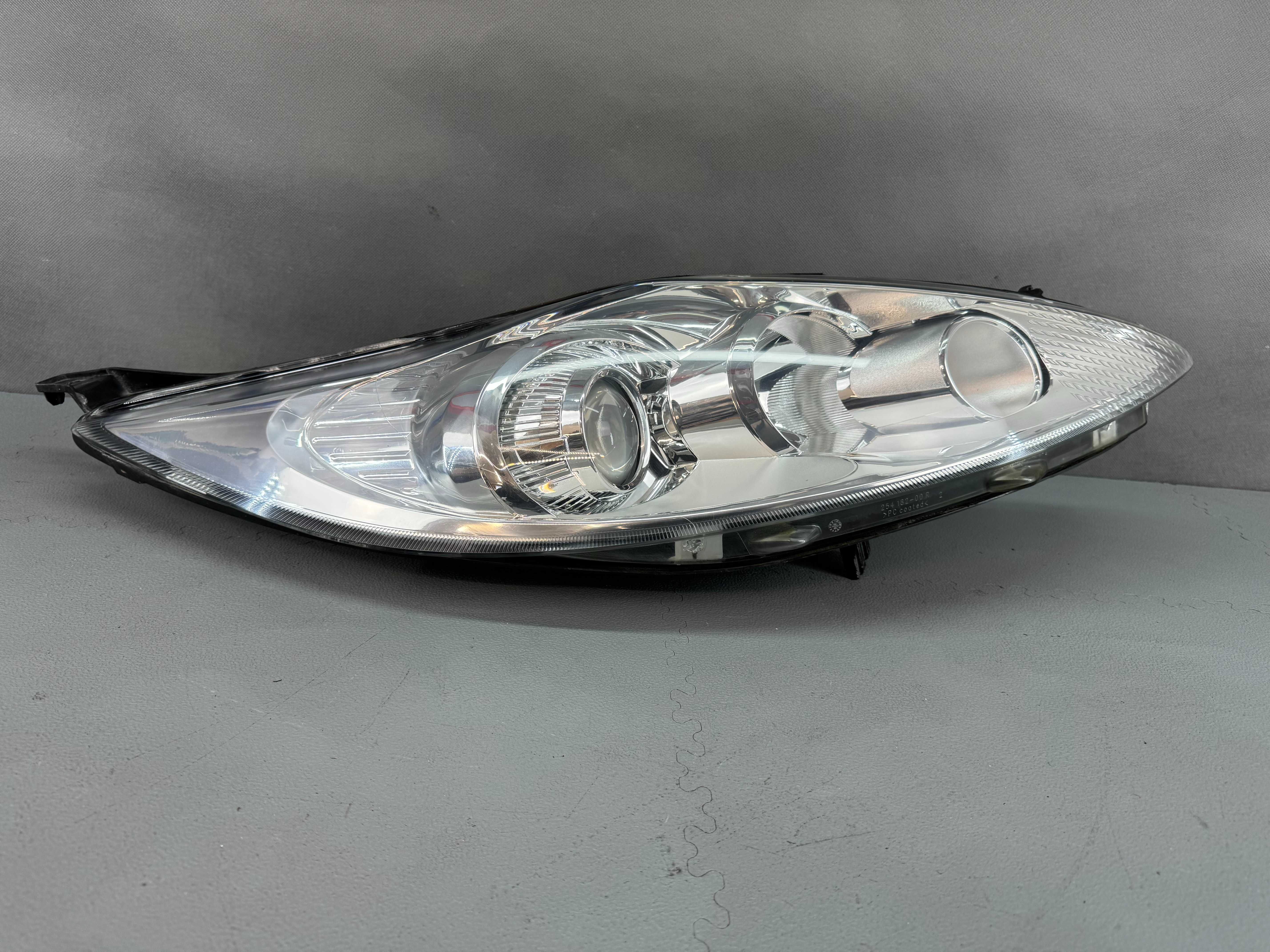 Ford Fiesta VII 7 MK7 08-12r. Lampa Przód Przednia Prawa Europa IGŁA