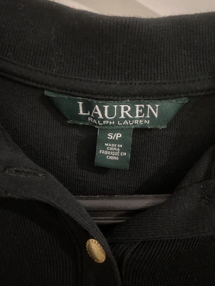 Polo ralph lauren preto e logo dourado