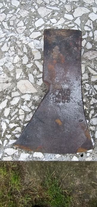 Stara siekiera sygnowana