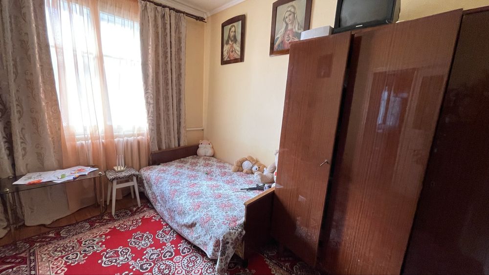 Продається будинок з літньою кухнею та великою ділянкою