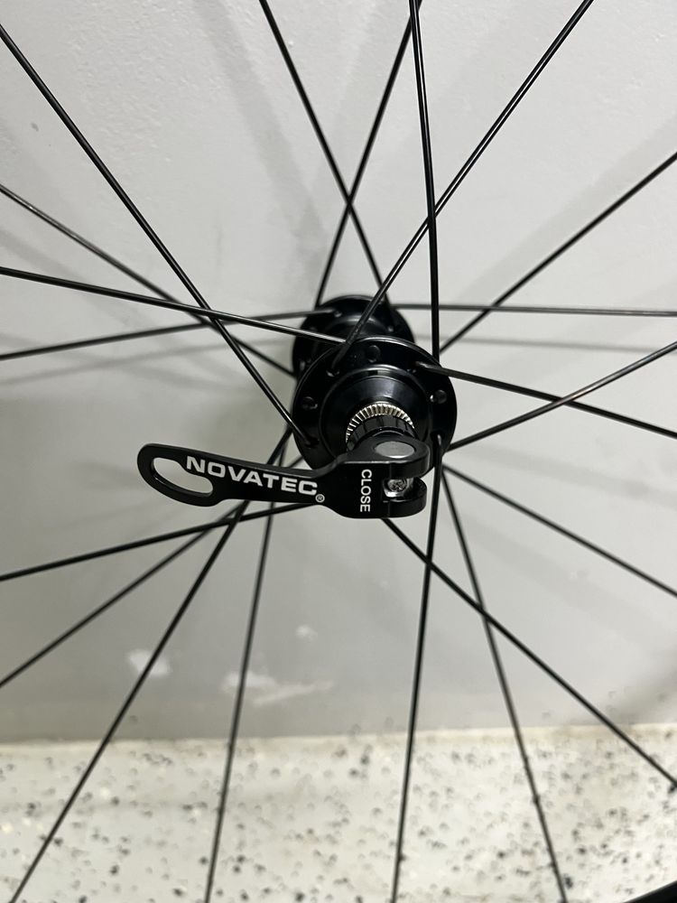 Koła szosowe 28” 700C Mavic AKSIUM Novatec