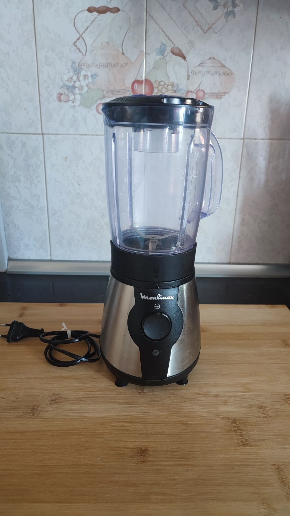 Liquidificadora Moulinex Blend & Go LM1B1D10
