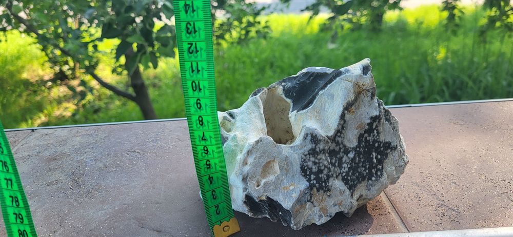 Камень для акваріума з отвором